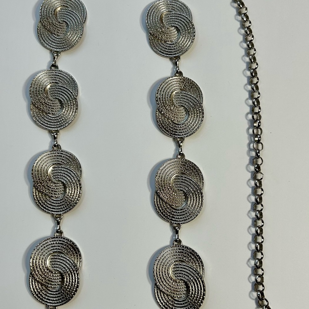 Adjustable Silver Toned Metal Women’s Belt